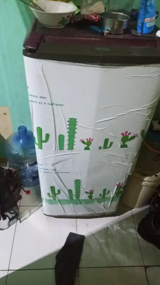 JUAL KULKAS MERK SANYO, KOMPOR + TABUNG GAS