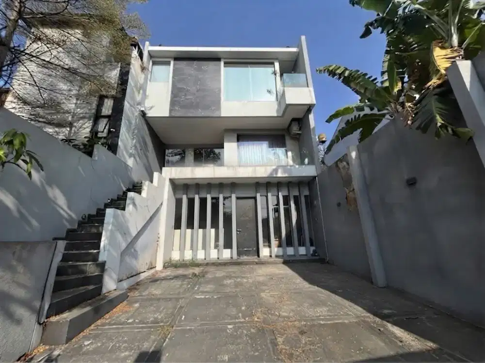 Dijual rumah luas cantik nyaman sejuk semi furnish Cipaku Bandung