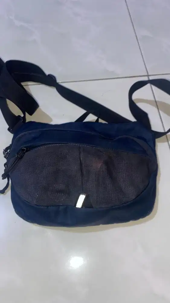 Tas eiger biru dongker