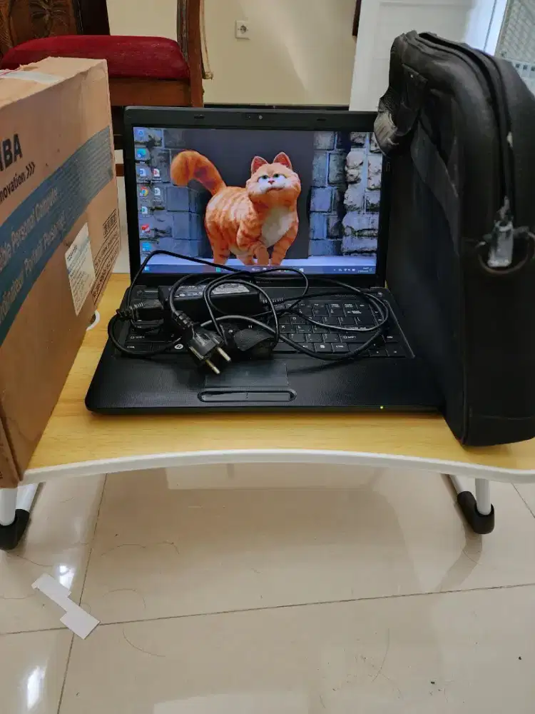 Dijual Laptop Toshiba C600 Satellite fullset