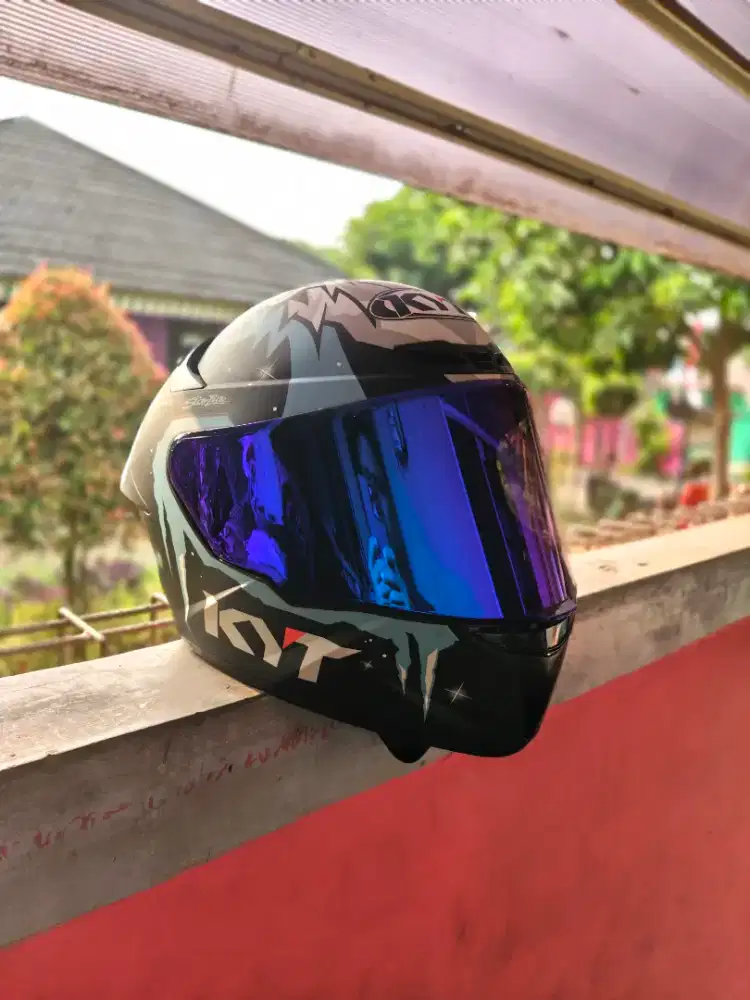 Helm KYT TT course