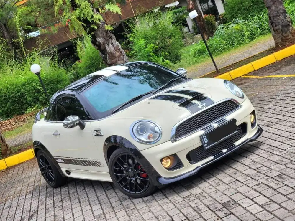 Mini Cooper R58 1.6 th 2012 JCW package RARE ITEM