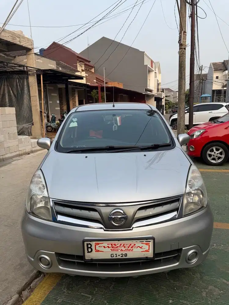Nissan Grand Livina 1.5 SV Manual 2012 Silver Mulus sehat gress