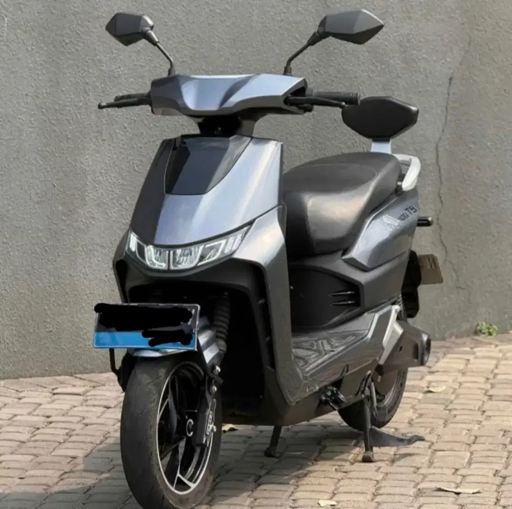 Yadea T9 sepeda motor listrik warna abu