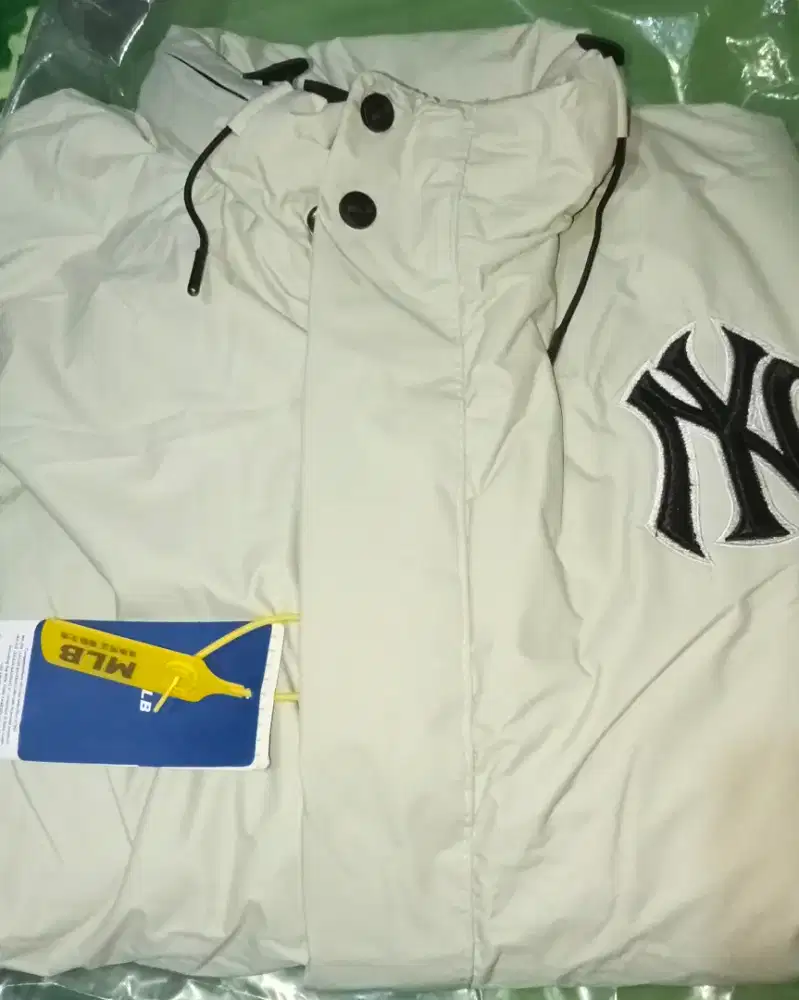 JAKET MLB GORETEX  CREAM