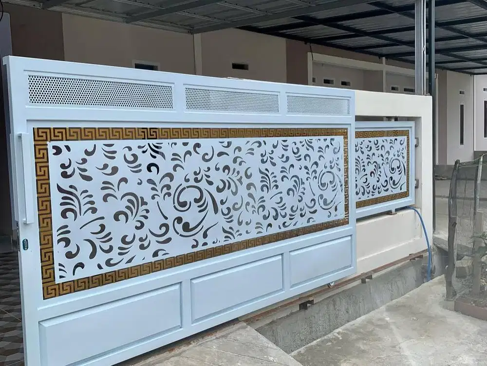 Pintu pagar rumah mewah