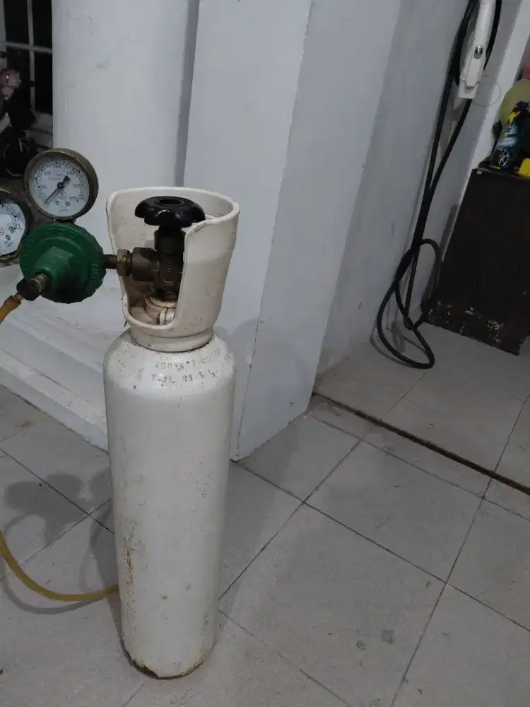Tabung oksigen regulator