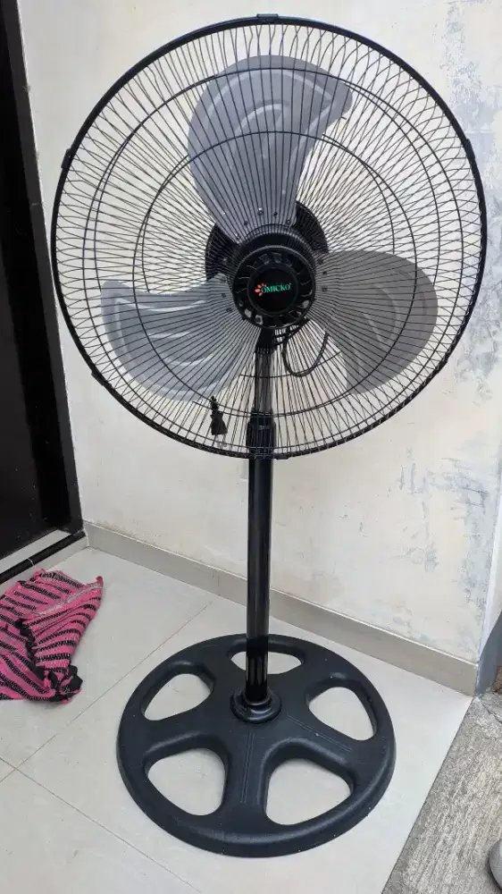 Kipas angin berdiri 18 inci