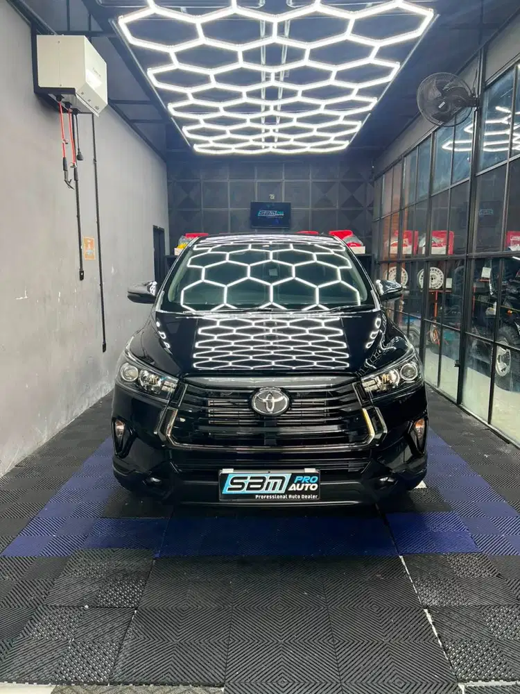 INNOVA VENTURER 2022 HITAM DIESEL AT ASLI BALI