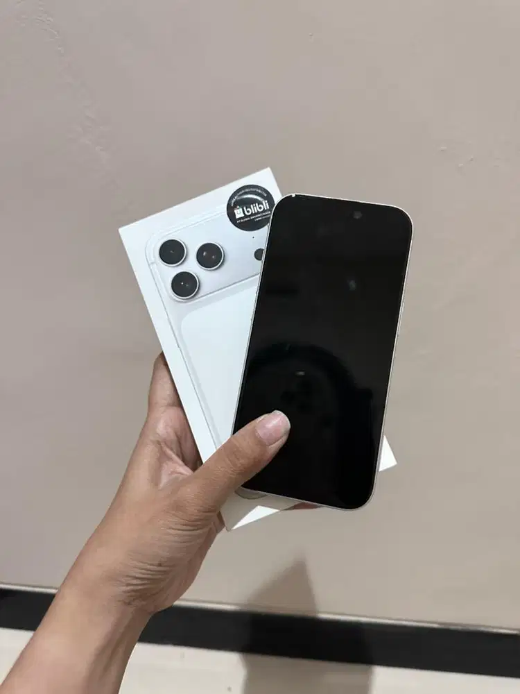 Iphone 17pro 512gb, warna Silver.