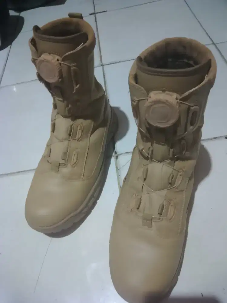 Sepatu PDL tali putar size 43