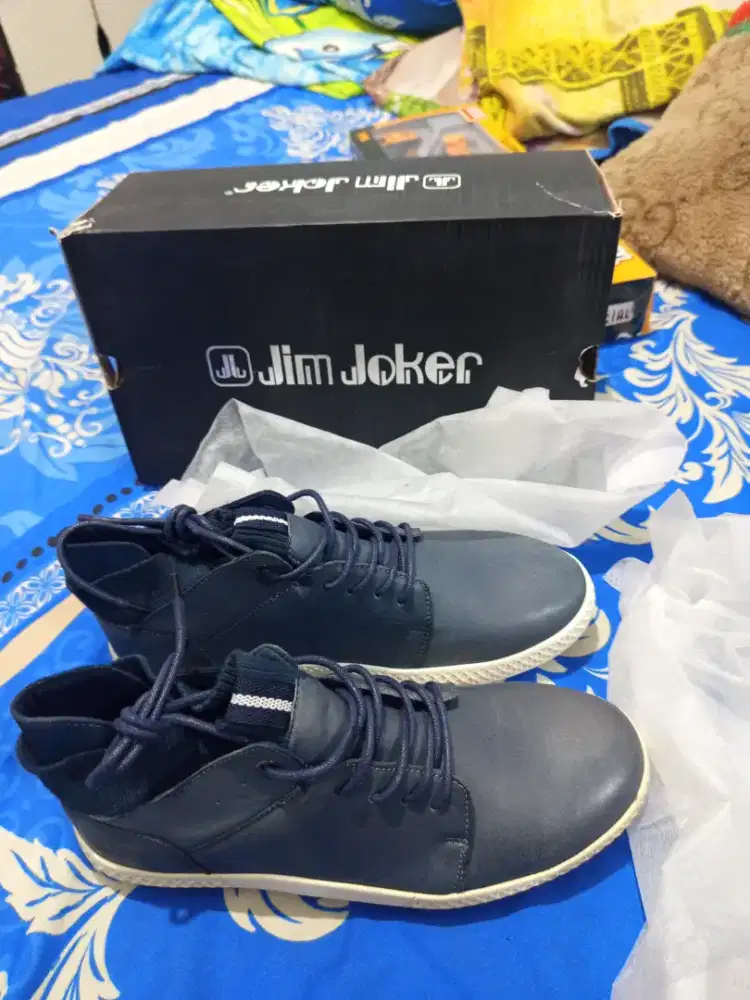Sepatu Jim Joker