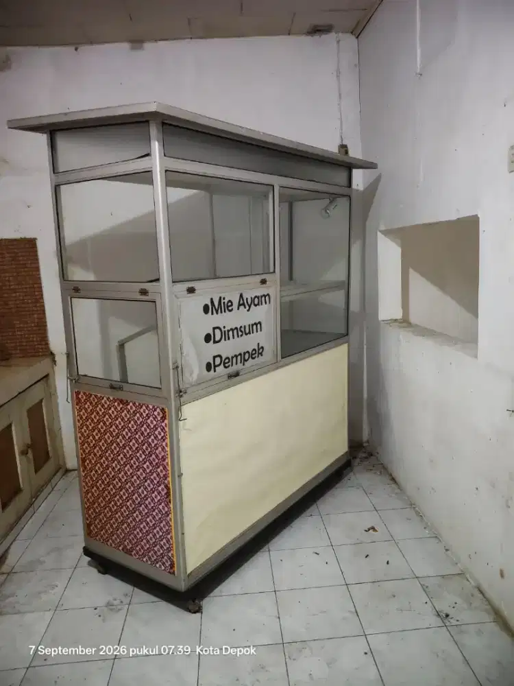 Gerobak etalase mie ayam, gorengan dll