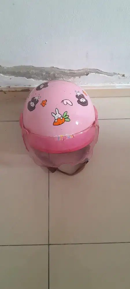 Helm motor untuk anak