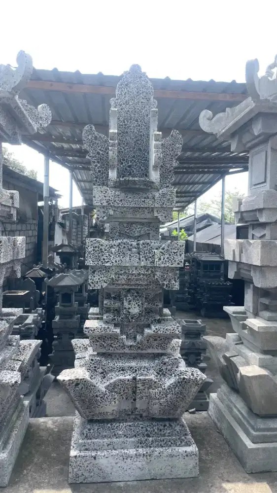 Pelinggih Padma Tugu Paras Taro