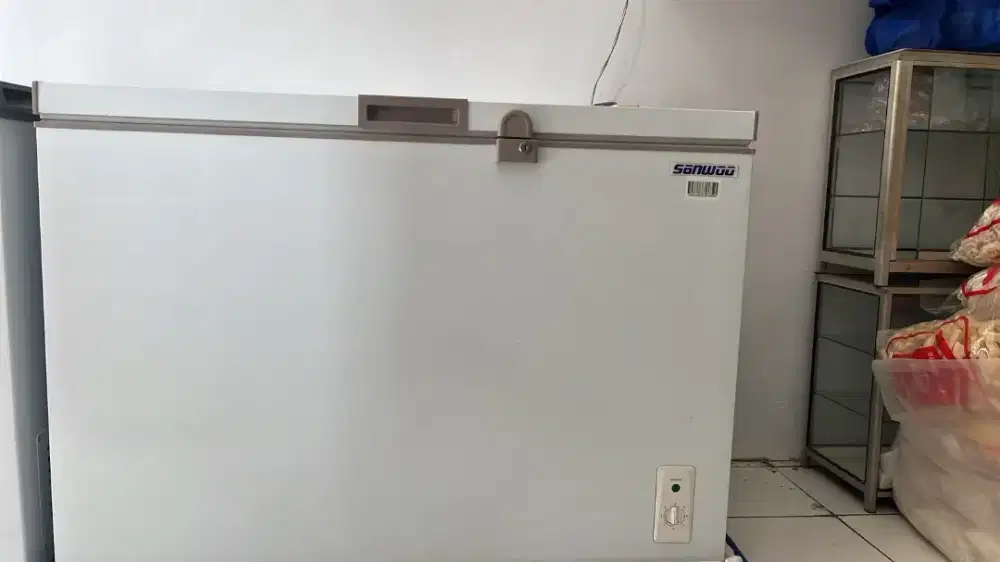 Dijual Freezer 320Liter merk Sanwoo