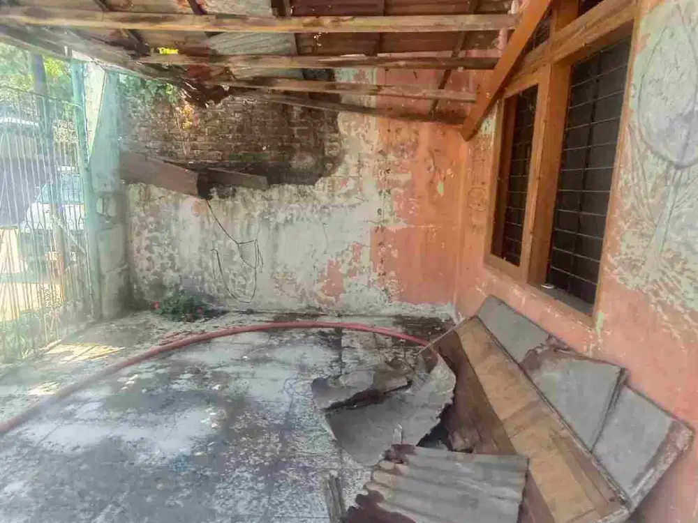 Dijual Rumah Hitung Tanah di Taman Kopo Indah 2