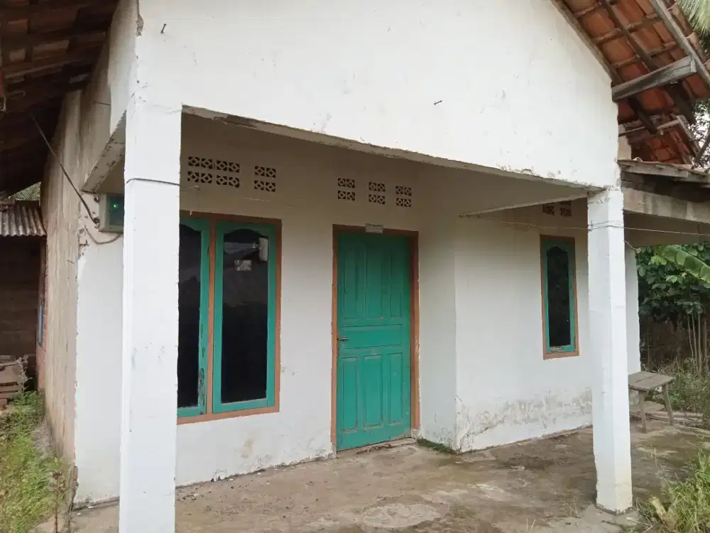 Rumah lokasi strategis.