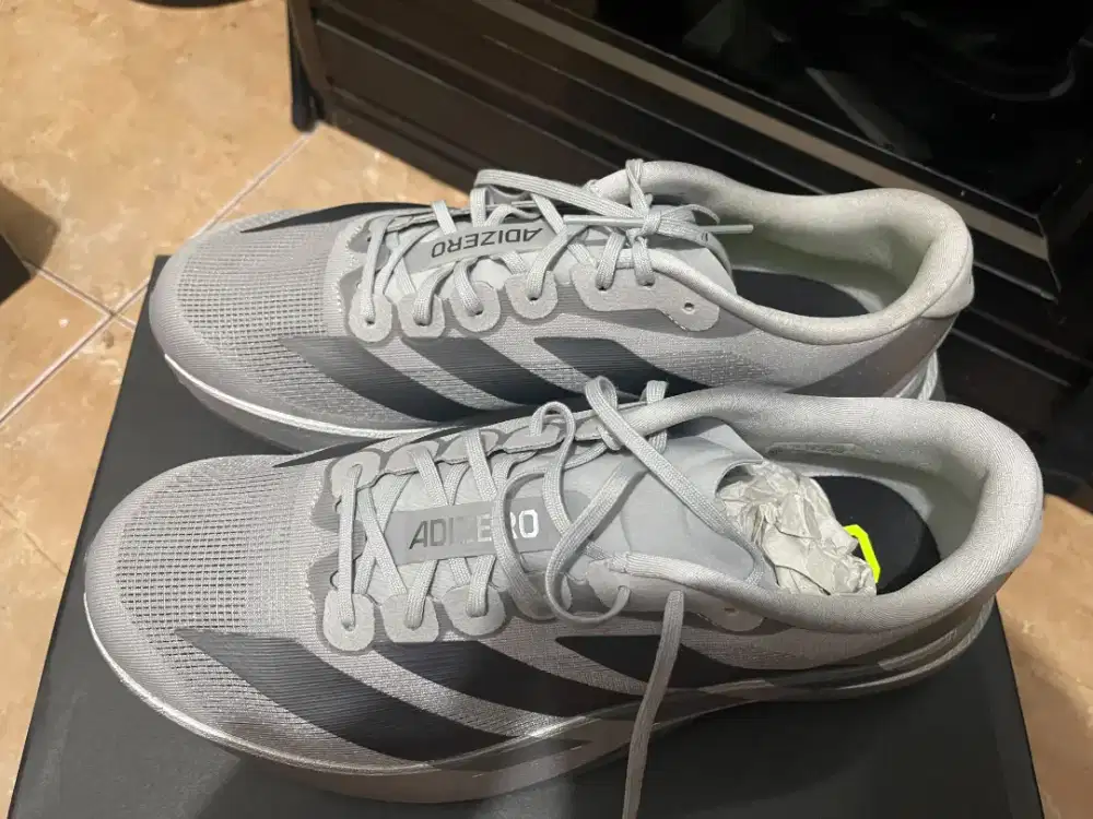Sepatu Adidas size 44