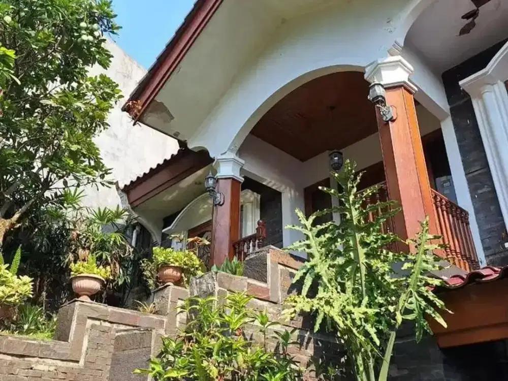 DISEWAKAN RUMAH KOMPLEK DAGO TUBAGUS ISMAIL KOTA BANDUNG STRATEGIS SEMI FURNISHED