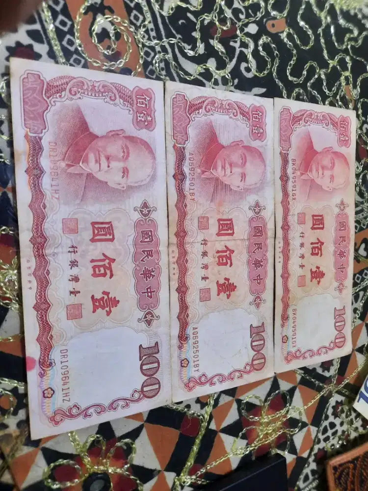 Uang kertas 100 Taiwan 2002