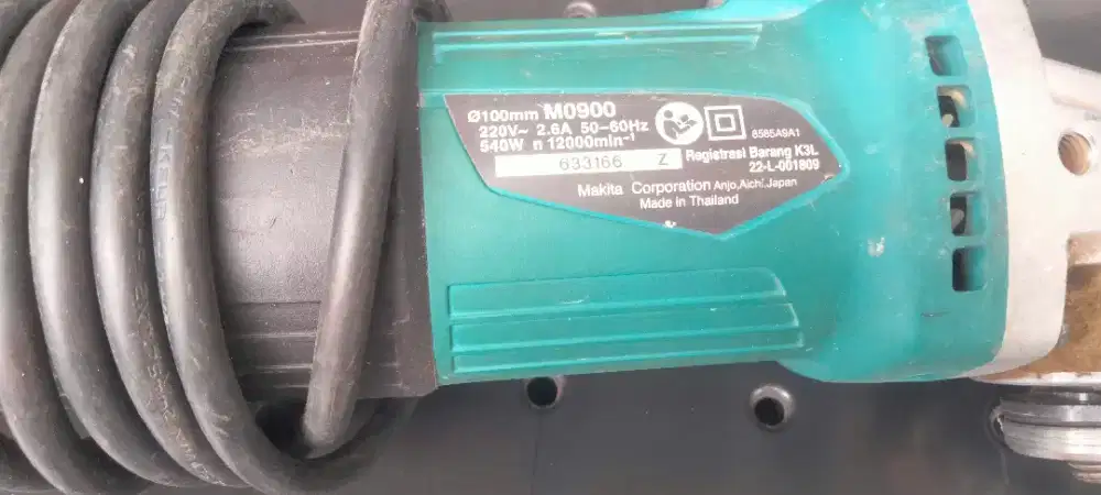 Gerinda makita M0900