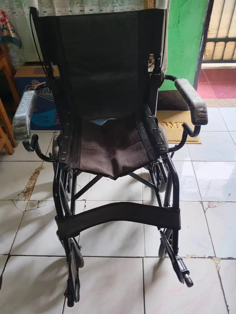 kursi roda lansia