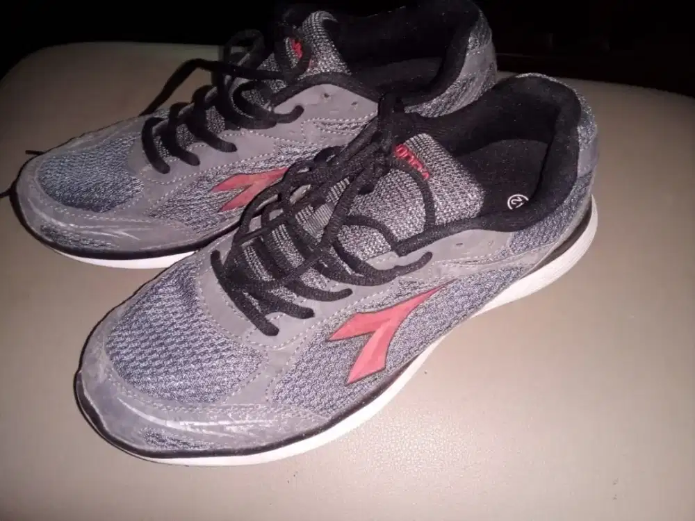 Jual sepatu diadora uk 42