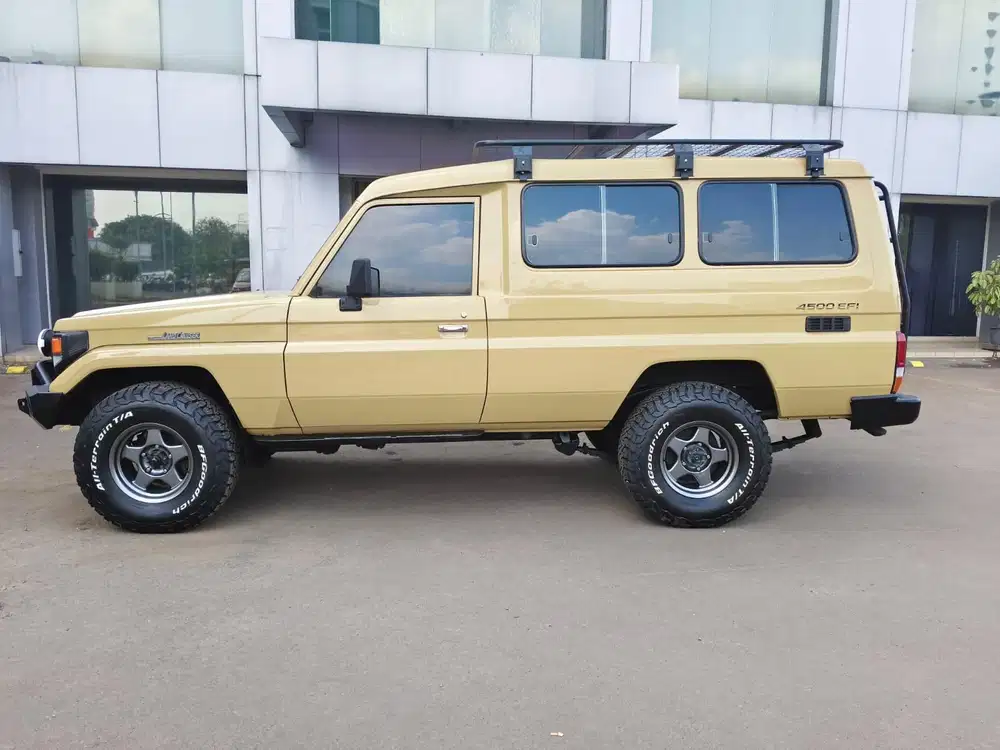 Toyota Land Cruiser 70 Bundera series 78 Troop carrier 2006 bensin 4x4