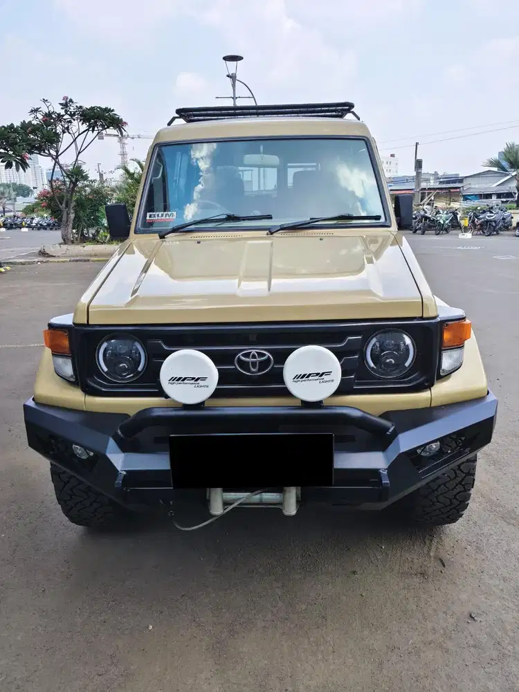 Toyota Land Cruiser 70 Bundera series 78 Troop carrier 2006 bensin 4x4