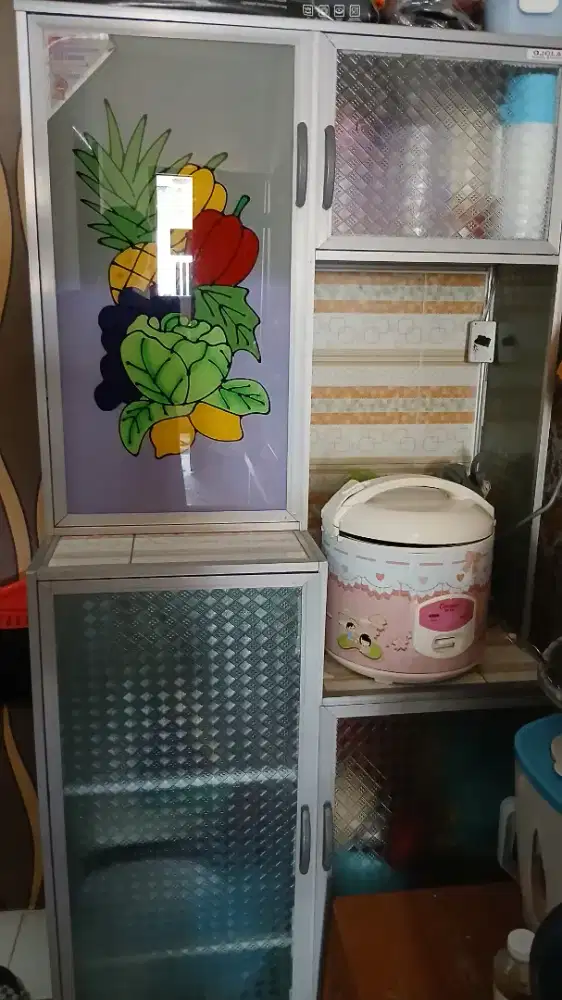 Lemari perabotan rumah