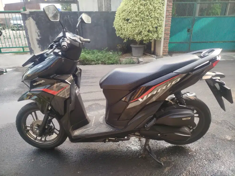 Vario 125 sporty black