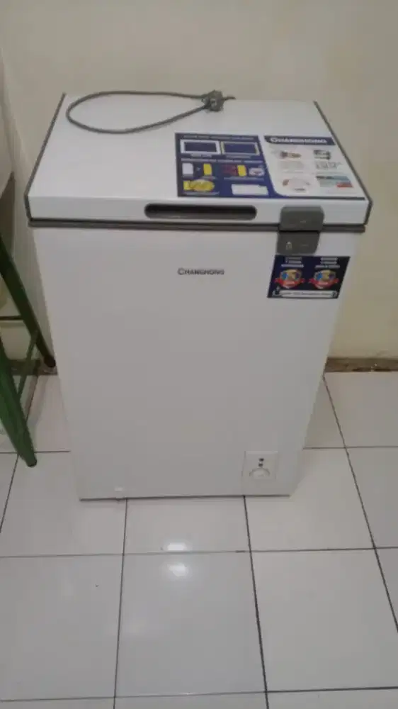Freezer box baru dipakai 1 kali 100 liter