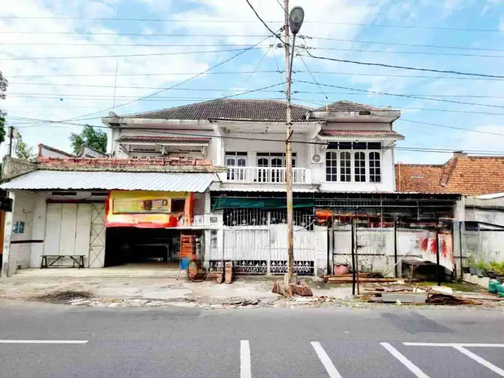 Rumah 2 Lantai Dan Ruang Usaha Tengah Kota