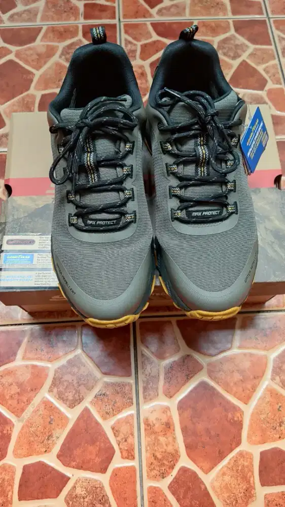 Sepatu gunung Skechers max protection size 44 insole 29cm