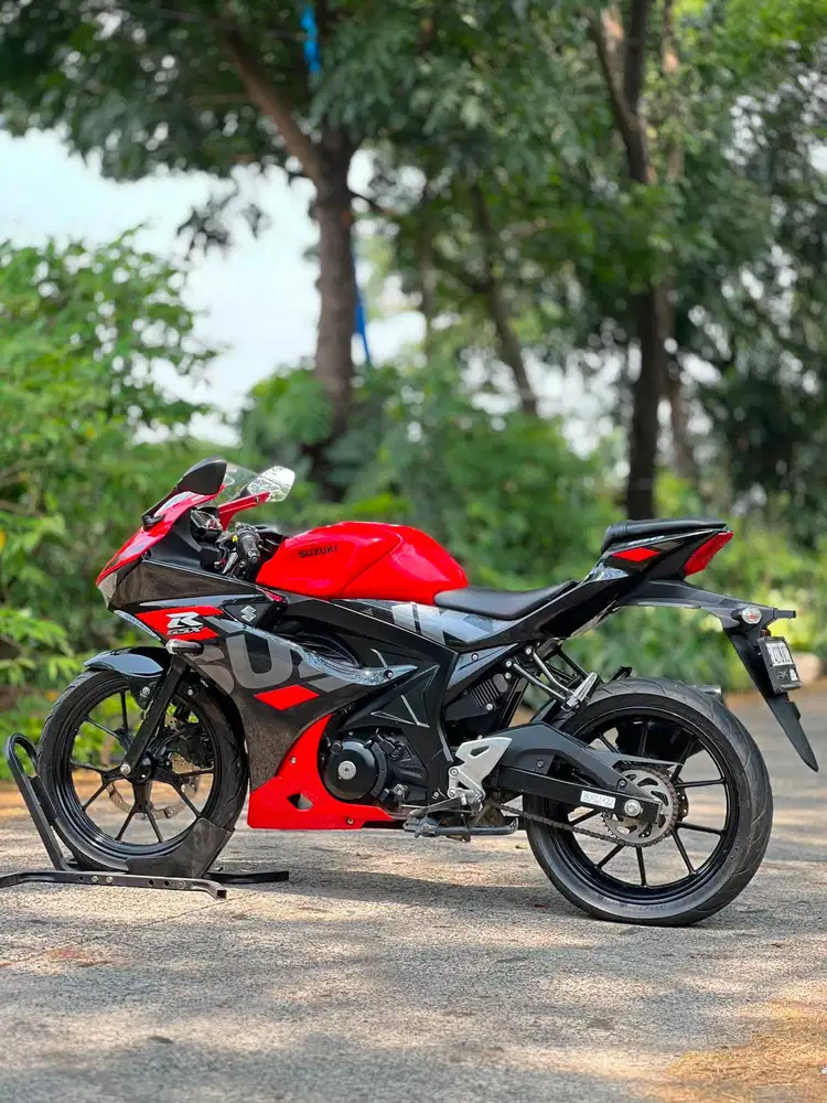 SUZUKI GSX 150R 2023 MERAH HITAM KM 6K PAJAK PANJANG SIAP PAKAI