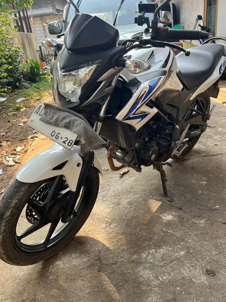 Dijual CB 150R Terawat Surat Lengkap Tarikan Enteng Bebas Karat