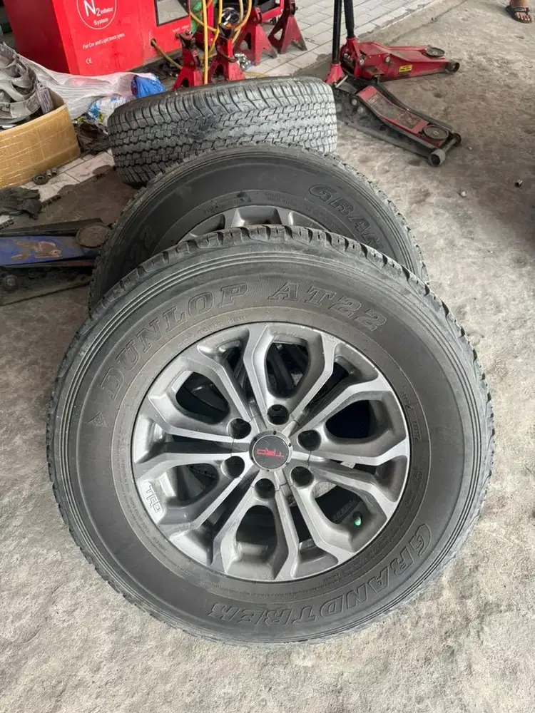 Dijual Ban & Velg Fortuner TRD Original Copotan