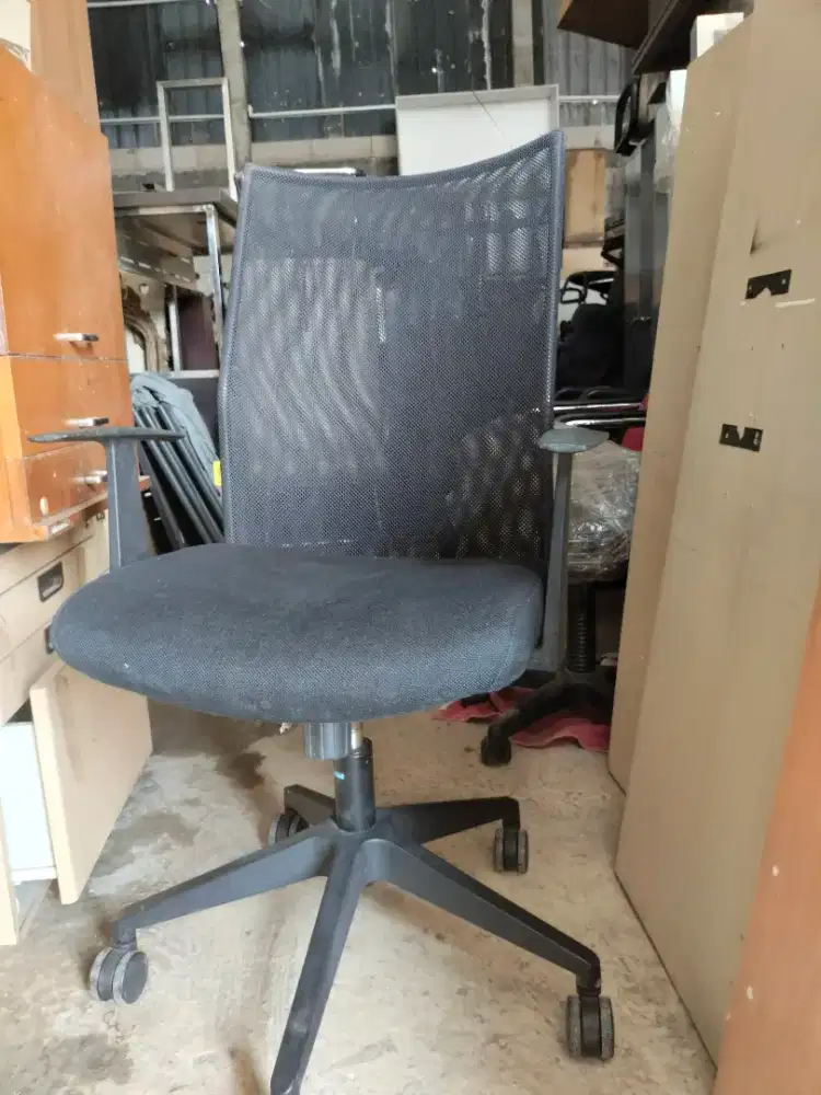 Kursi kantor hidrolik Merk DONATI sandaran jaring. Bekas, harga:350rb