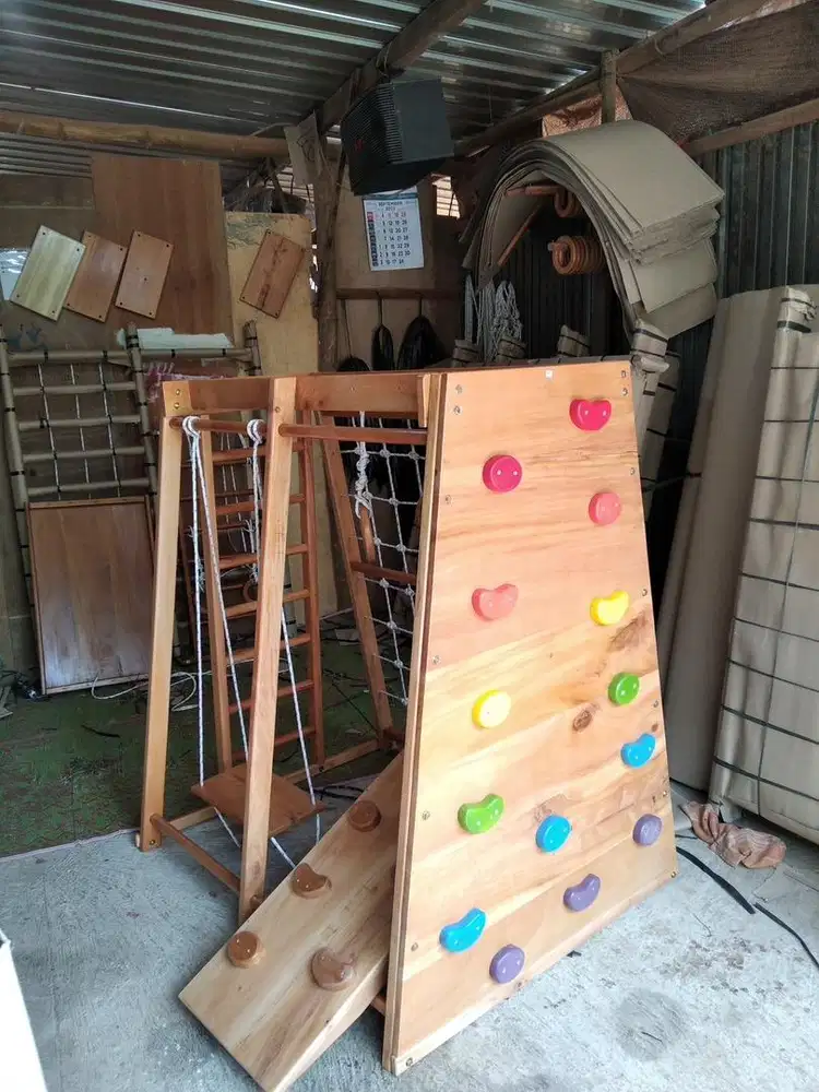 Brakiasi / Mainan Kayu Prosotan Panjat Anak