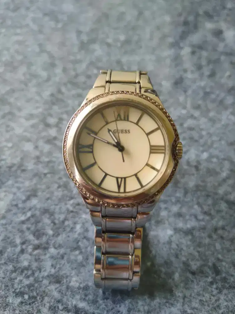 Dijual jam tangan wanita merk GUESS original