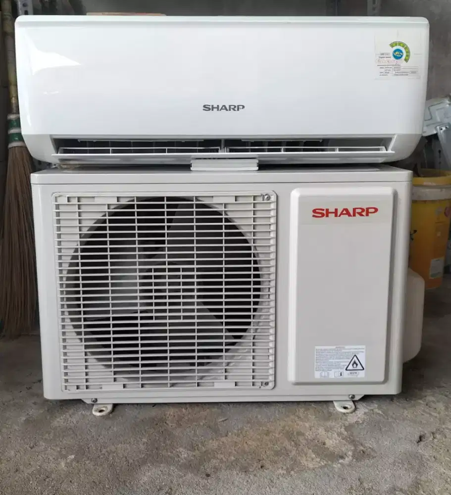 AC Sharp 1/2pk low watt R32