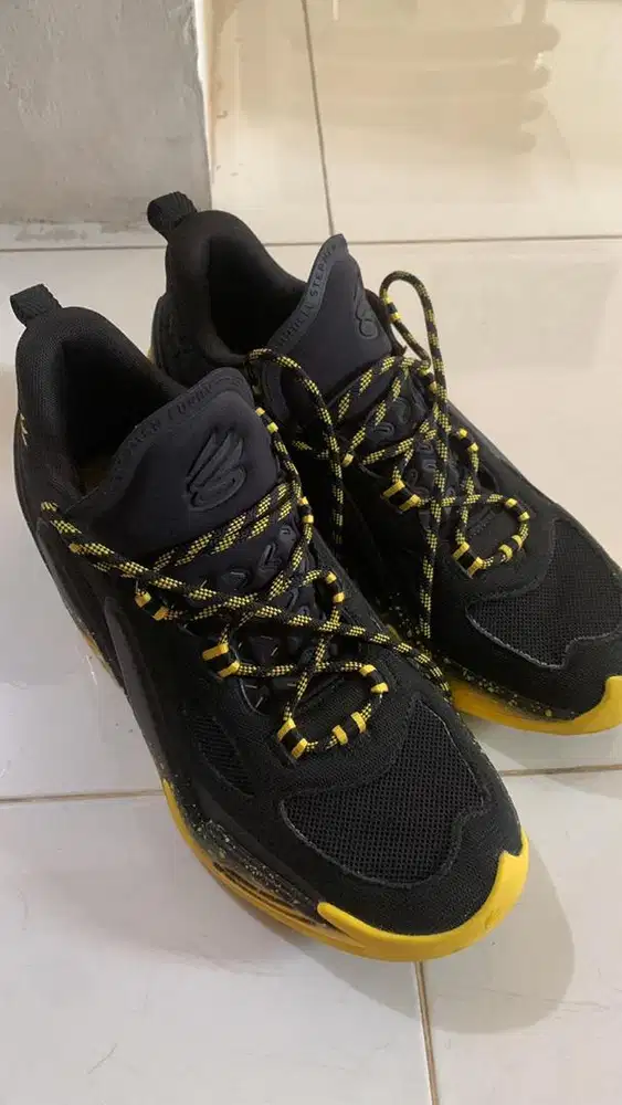 Sepatu under armour curry 13