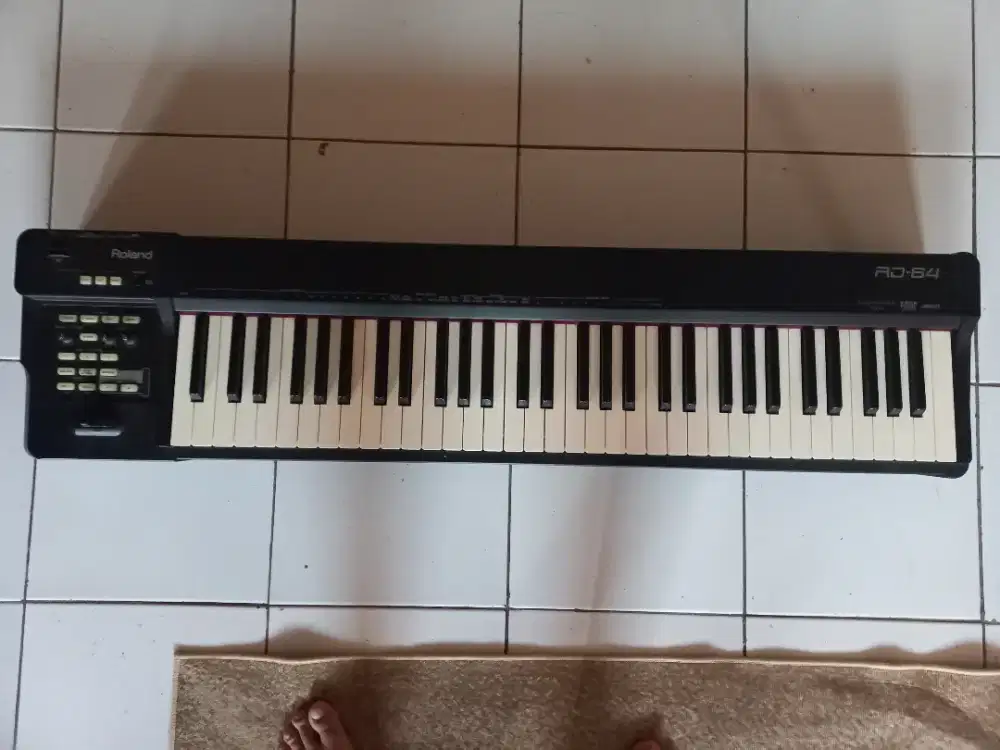 Keyboard piano merk roland RD64 istimewa