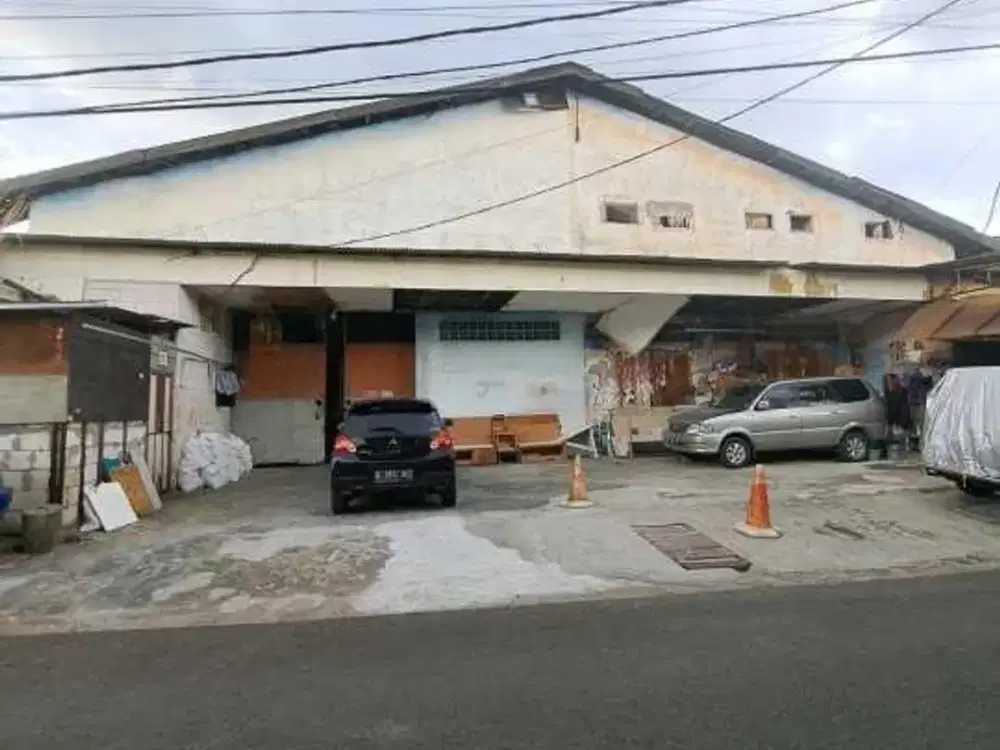 Gudang Siap Pakai Lokasi Startegis Pinggir Jalan Luas 2200m2