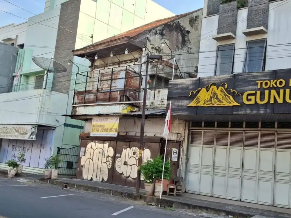 DI SEWAKAN TOKO UNTUK RUANG USAHA DI COYUDAN DEKAT KAMPUNG BATIK KAUMAN DAN PASAR KLEWER JLN. DR.RAJIMAN NO.50 COYUDAN KOTA SURAKTA