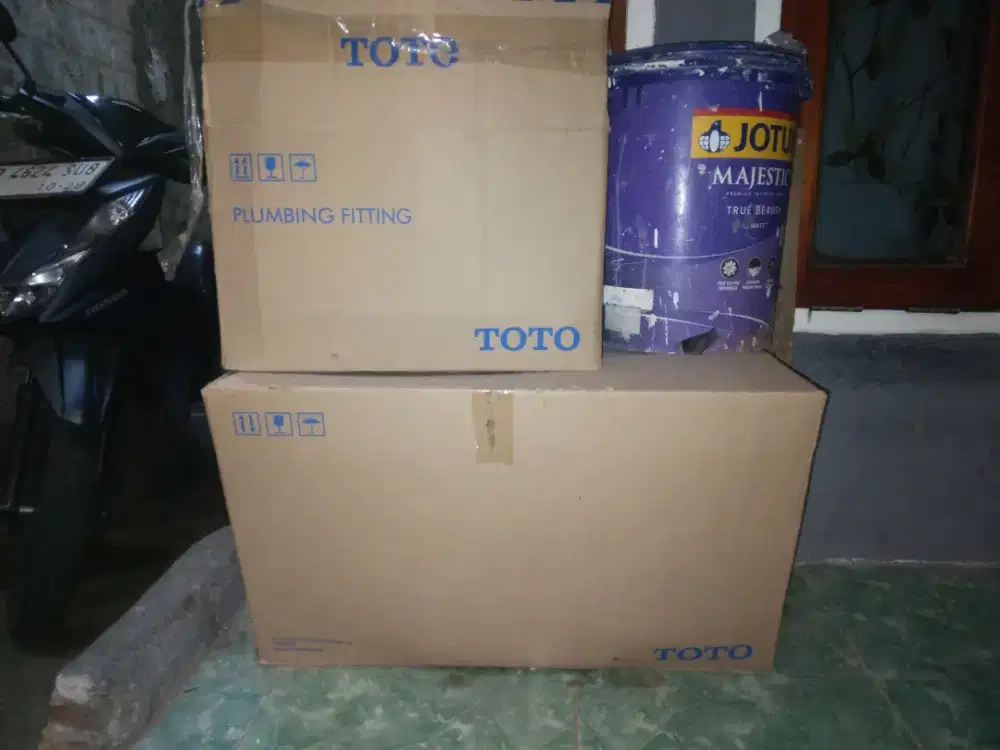 Dijual kloset duduk second komplit merk toto harga nego.