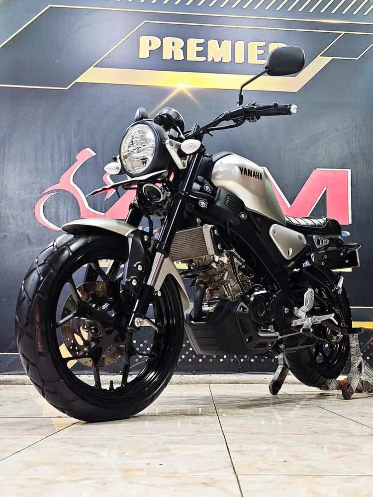 Yamaha XSR - 155cc warna Silver Th 2023. Anugerah Motor Rungkut Tengah