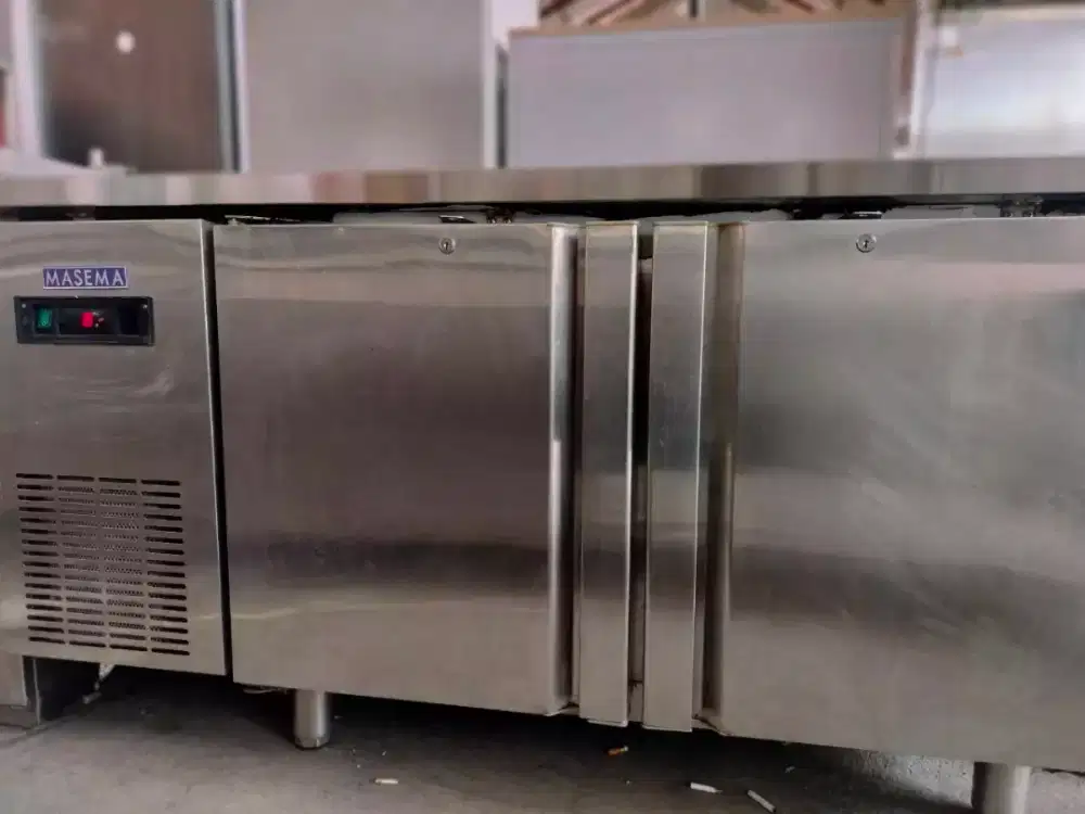 TERBATAS ,Under counter chiller 2 pintu 
Merk masema
Model TD-150
