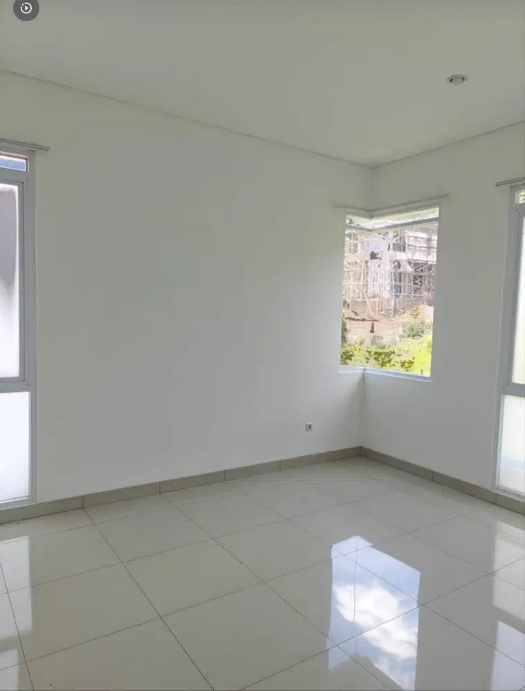Disewakan Rumah 2,5 Lantai Kosongan di Budi Indah Bandung Utara